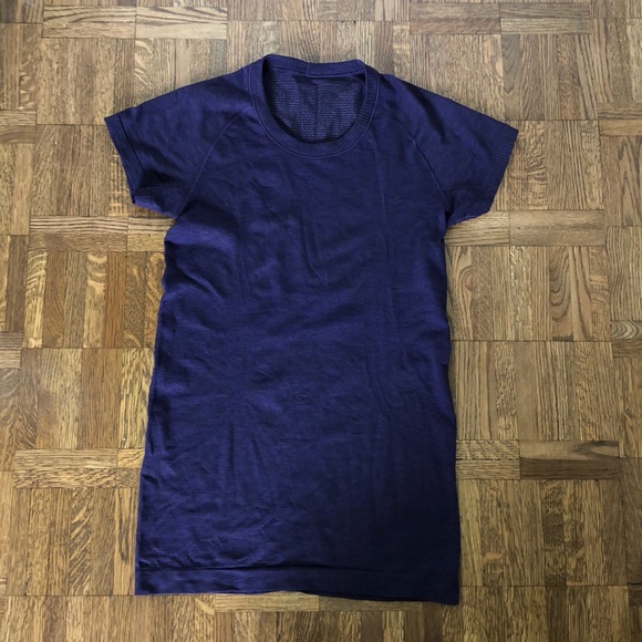 Lululemon athletic t - Picture 2 of 3